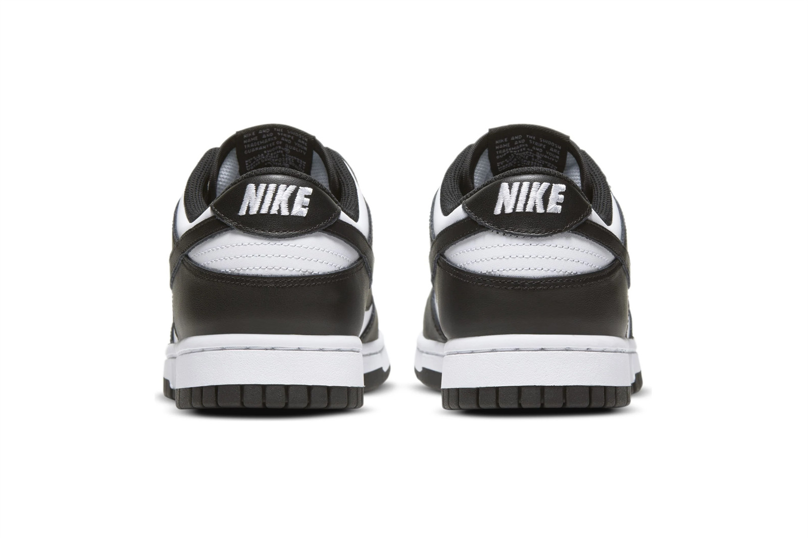 Nike Dunk Low “Black/White”: immagini ufficiali e data di uscita