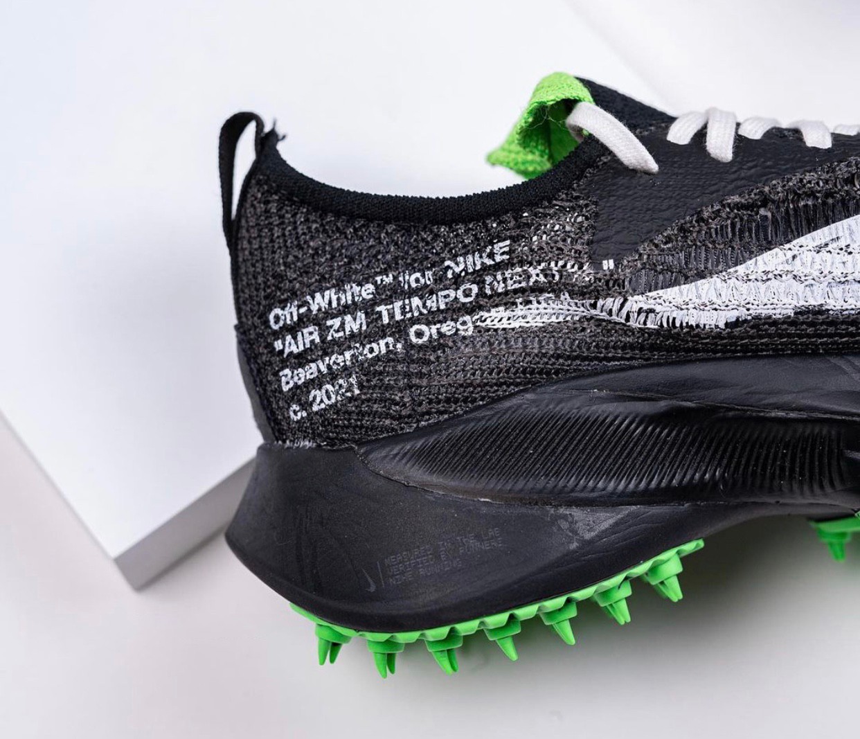 off white x air zoom tempo