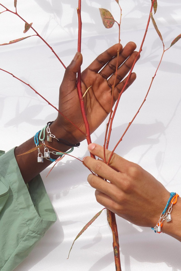 Louis Vuitton rilascia un nuovo bracciale disegnato da Virgil Abloh per UNICEF - SOLDOUTSERVICE