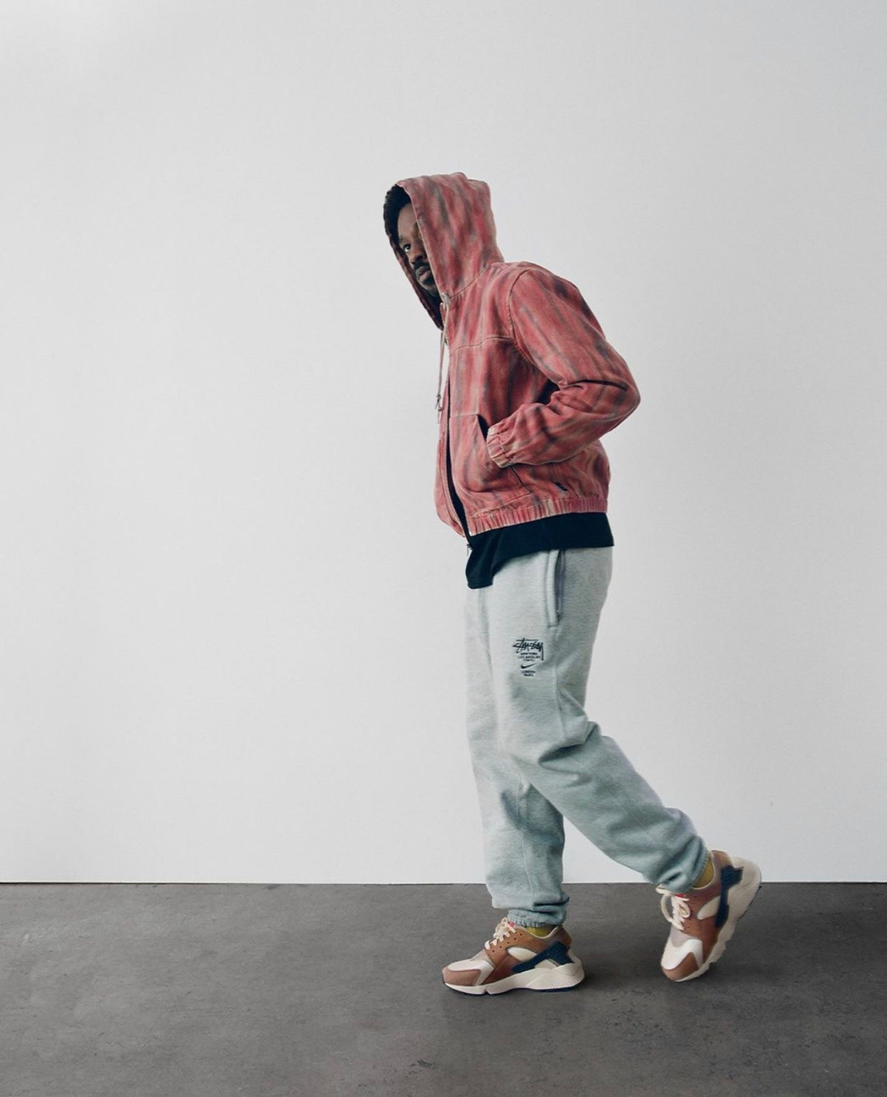 Nel suo lookbook SS21 Stussy svela una nuova Nike Air Huarace